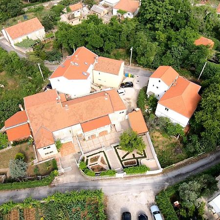 Nice Apartment In Dubrovnik With Kitchen Buitenkant foto